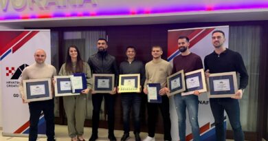 Broćanski karatisti Ivan Martinac i Ivan Pehar nagrađeni za izuzetne rezultate u 2025. godini Broćanski karatisti Ivan Martinac i Ivan Pehar nagrađeni za izuzetne rezultate u 2025. godini