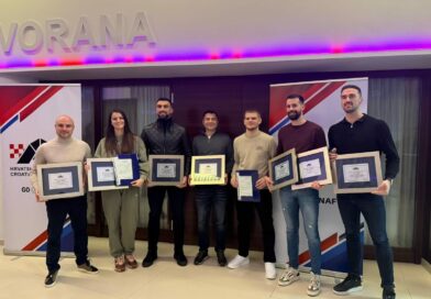 Broćanski karatisti Ivan Martinac i Ivan Pehar nagrađeni za izuzetne rezultate u 2025. godini Broćanski karatisti Ivan Martinac i Ivan Pehar nagrađeni za izuzetne rezultate u 2025. godini