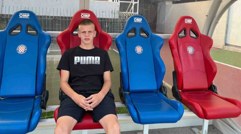 FOTO/VIDEO Brotnjak Mate Anđelić dobio poziv Hajduka za međunarodni turnir u Vukovaru FOTO/VIDEO Brotnjak Mate Anđelić dobio poziv Hajduka za međunarodni turnir u Vukovaru