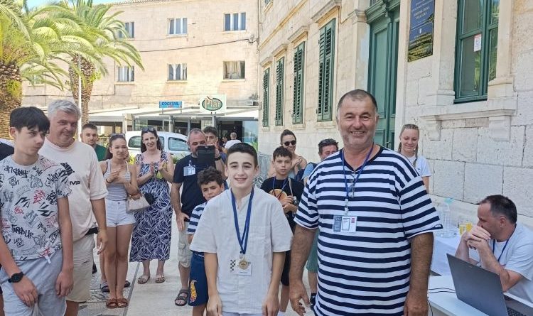 ŠAHOVSKI KLUB BROTNJO Srebro za Ivana Ćorića na međunarodnom turniru u Veloj Luc ŠAHOVSKI KLUB BROTNJO Srebro za Ivana Ćorića na međunarodnom turniru u Veloj Luc