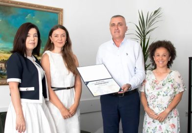 Predsjednica Vlade Marija Buhač, ministar Ivo Bevanda i načelnik Marin Radišić čestitali organizatoricama na realizaciji sportsko edukativnog kampa “Izlazi vani” Predsjednica Vlade Marija Buhač, ministar Ivo Bevanda i načelnik Marin Radišić čestitali organizatoricama na realizaciji sportsko edukativnog kampa “Izlazi vani”